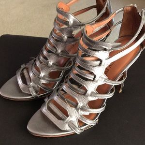 Metallic/champagne::: depends on lightning PUMP